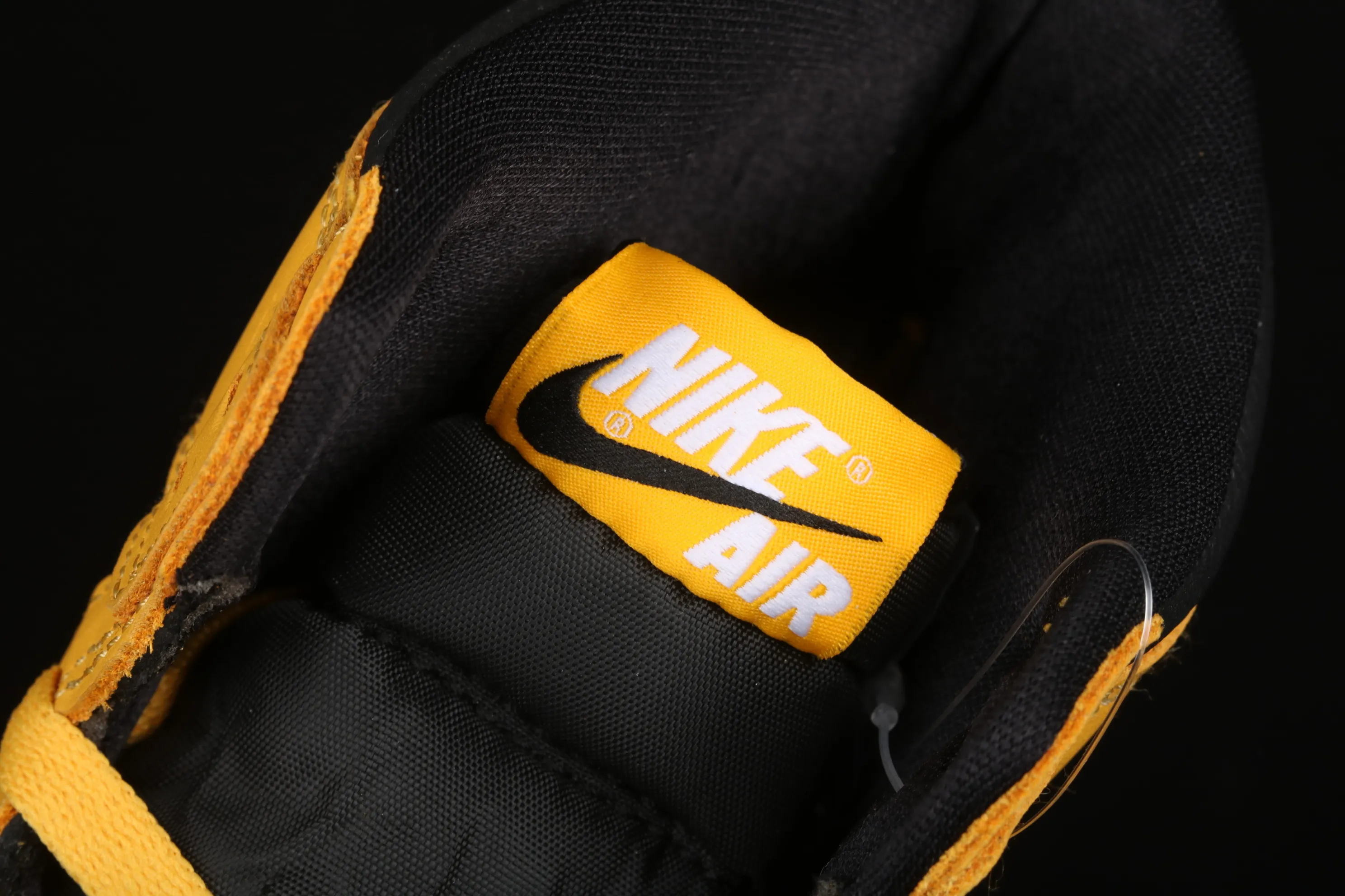 All categories Air Jordan Jordan series basketball shoes Air Jordan 1 High L version Air Jordan 1 High OG "Pollen" AJ1 Joe 1 black and yellow 555088-701